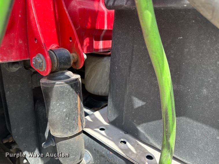 image for item FB9449 2018 Freightliner Cascadia semi truck