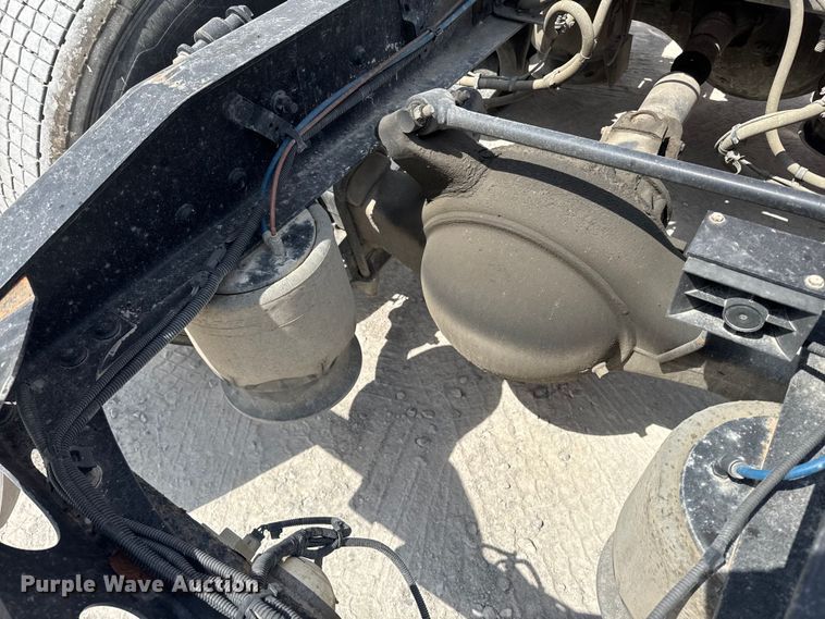 image for item FB9449 2018 Freightliner Cascadia semi truck