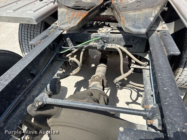 image for item FB9449 2018 Freightliner Cascadia semi truck