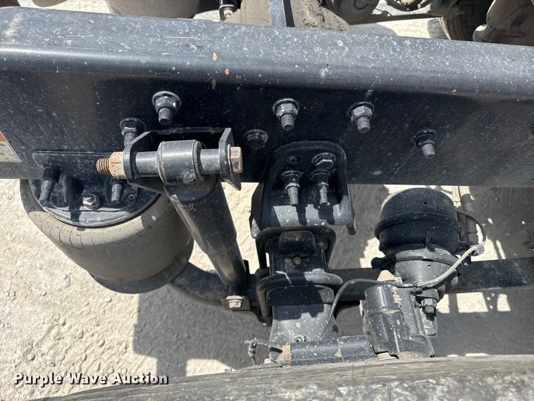 image for item FB9449 2018 Freightliner Cascadia semi truck