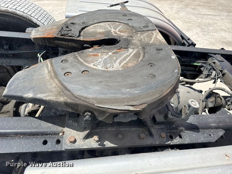 image for item FB9449 2018 Freightliner Cascadia semi truck