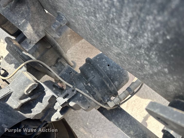 image for item FB9449 2018 Freightliner Cascadia semi truck