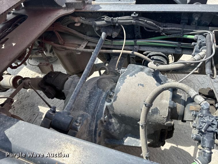 image for item FB9449 2018 Freightliner Cascadia semi truck