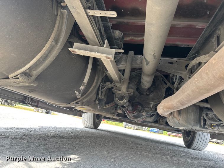 image for item FB9449 2018 Freightliner Cascadia semi truck