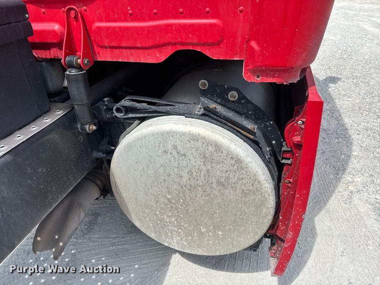 image for item FB9449 2018 Freightliner Cascadia semi truck