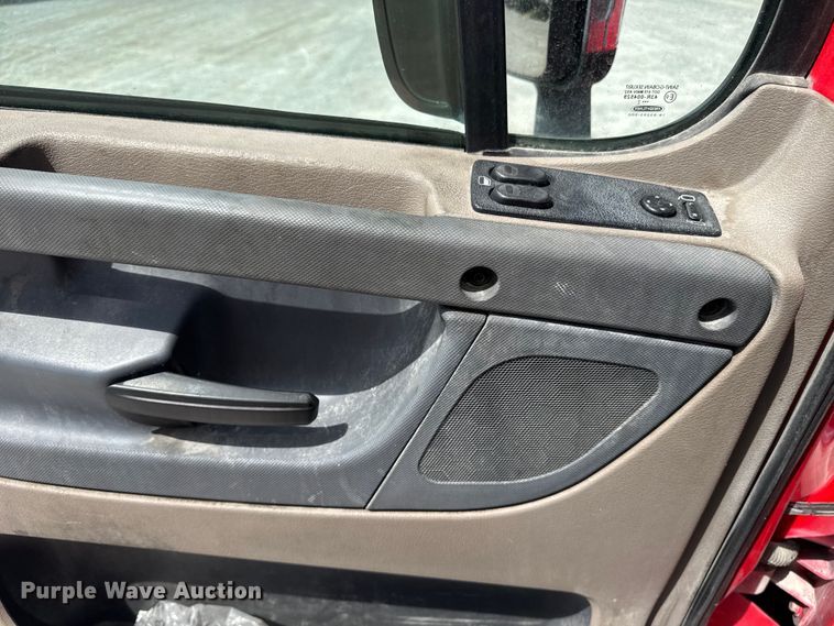 image for item FB9449 2018 Freightliner Cascadia semi truck