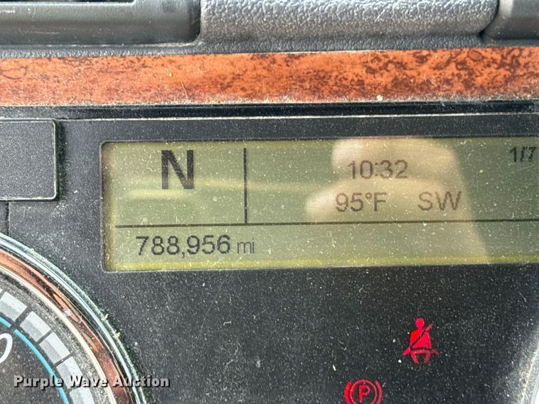 image for item FB9449 2018 Freightliner Cascadia semi truck