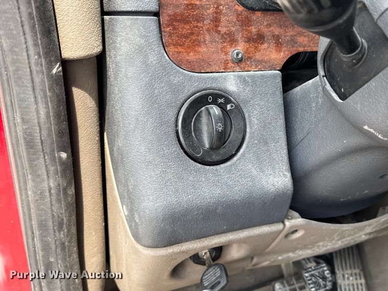 image for item FB9449 2018 Freightliner Cascadia semi truck