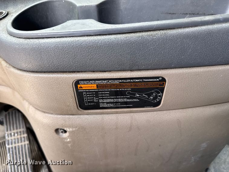 image for item FB9449 2018 Freightliner Cascadia semi truck