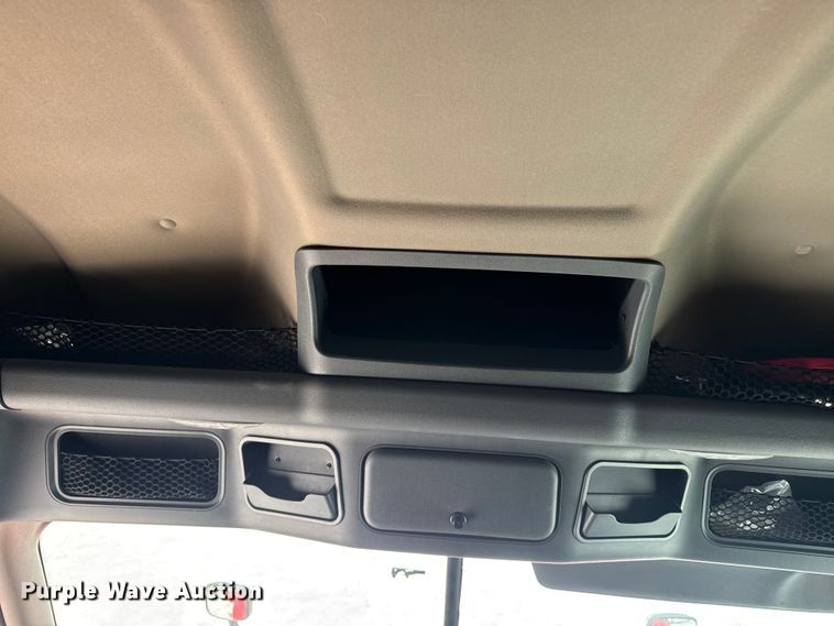 image for item FB9449 2018 Freightliner Cascadia semi truck