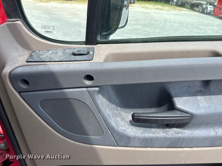 image for item FB9449 2018 Freightliner Cascadia semi truck