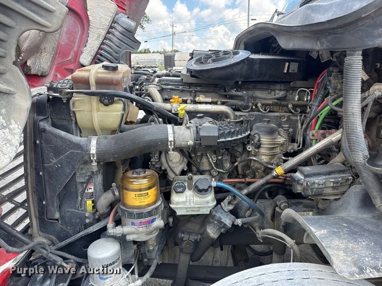 image for item FB9449 2018 Freightliner Cascadia semi truck