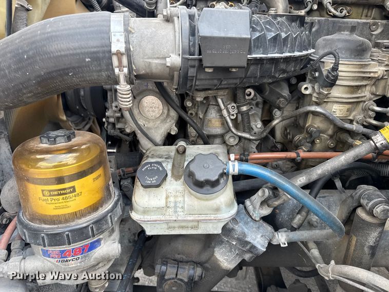 image for item FB9449 2018 Freightliner Cascadia semi truck