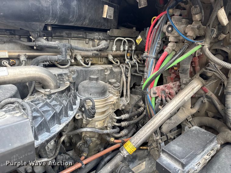 image for item FB9449 2018 Freightliner Cascadia semi truck