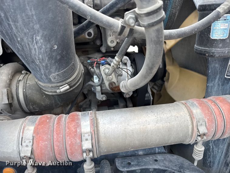 image for item FB9449 2018 Freightliner Cascadia semi truck