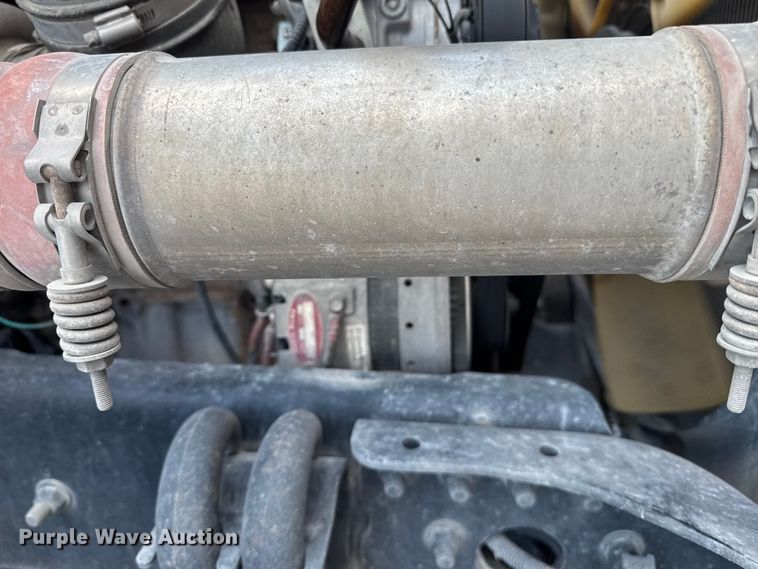 image for item FB9449 2018 Freightliner Cascadia semi truck