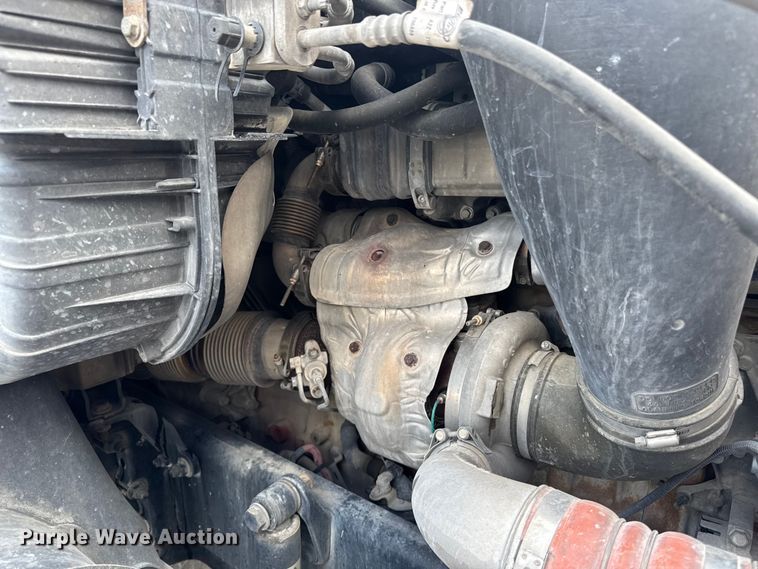 image for item FB9449 2018 Freightliner Cascadia semi truck