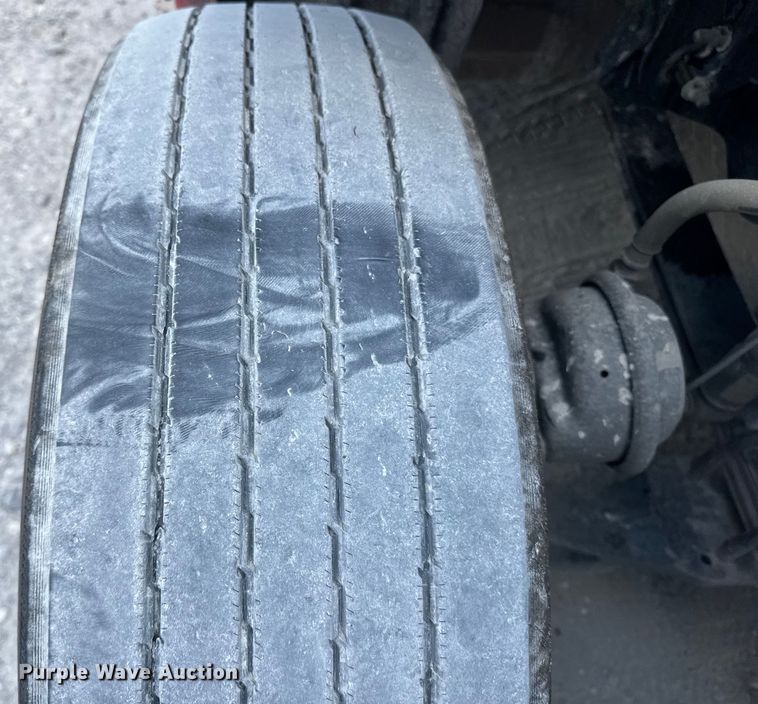 image for item FB9449 2018 Freightliner Cascadia semi truck