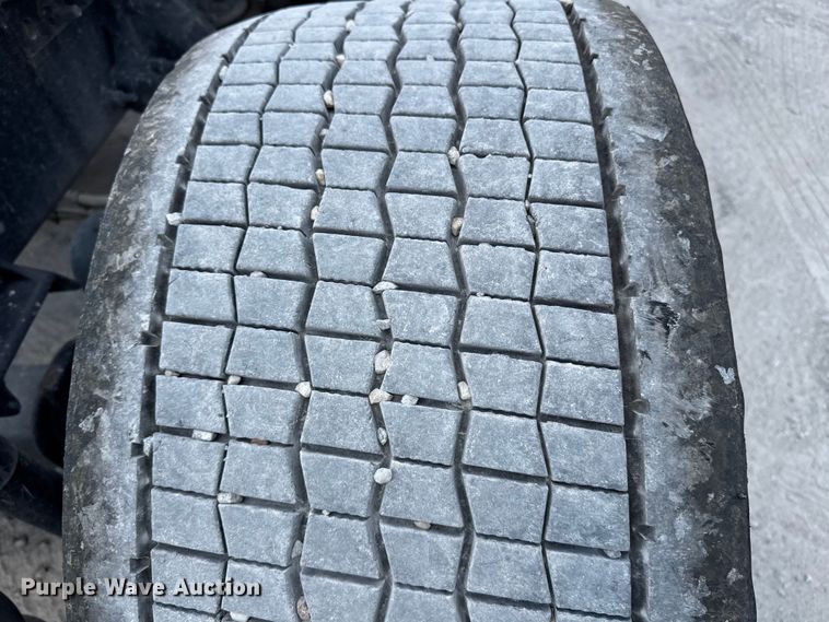 image for item FB9449 2018 Freightliner Cascadia semi truck