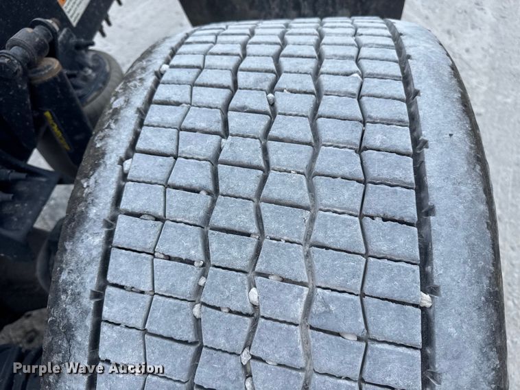 image for item FB9449 2018 Freightliner Cascadia semi truck