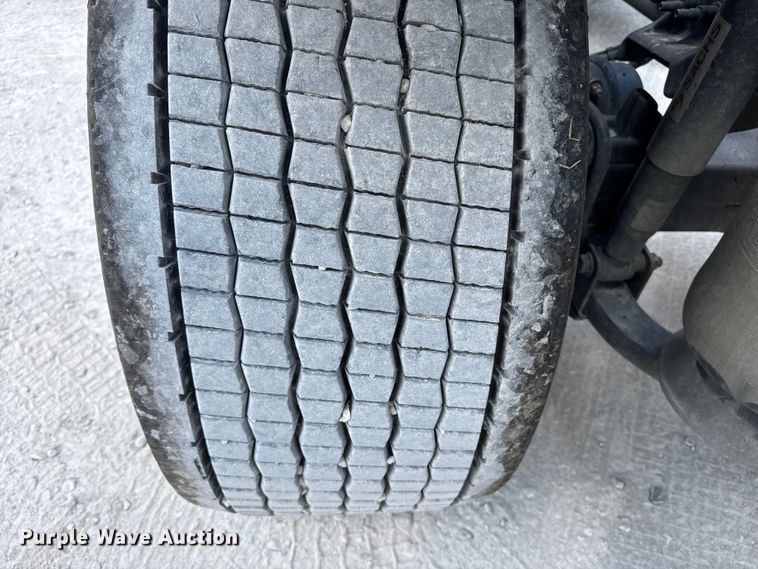 image for item FB9449 2018 Freightliner Cascadia semi truck