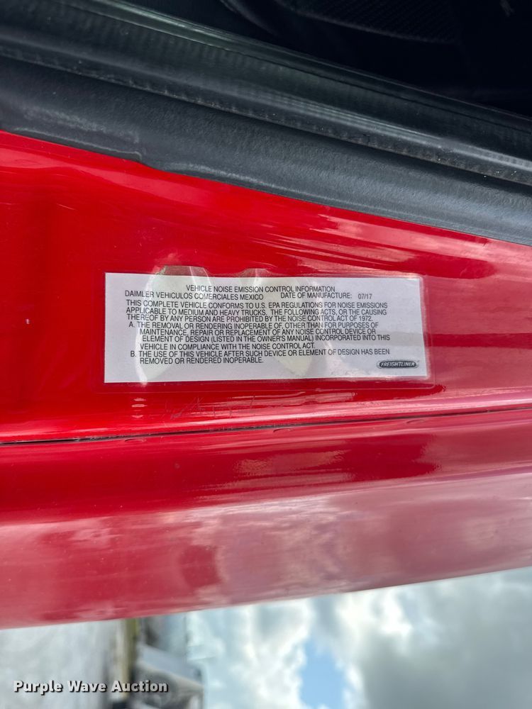 image for item FB9449 2018 Freightliner Cascadia semi truck