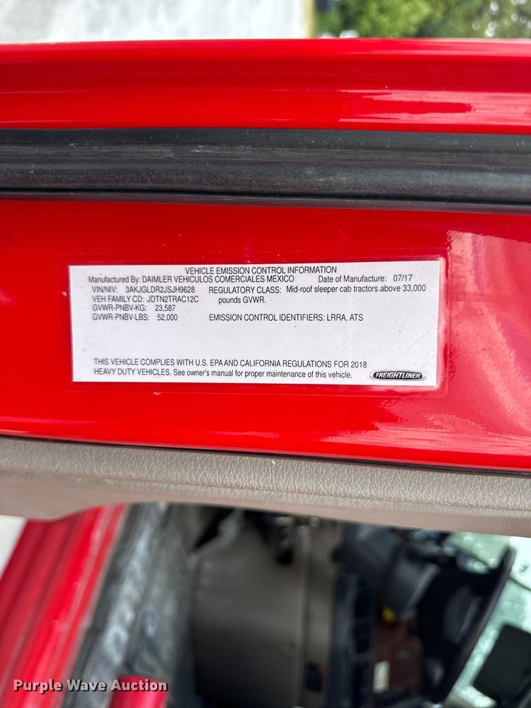 image for item FB9449 2018 Freightliner Cascadia semi truck