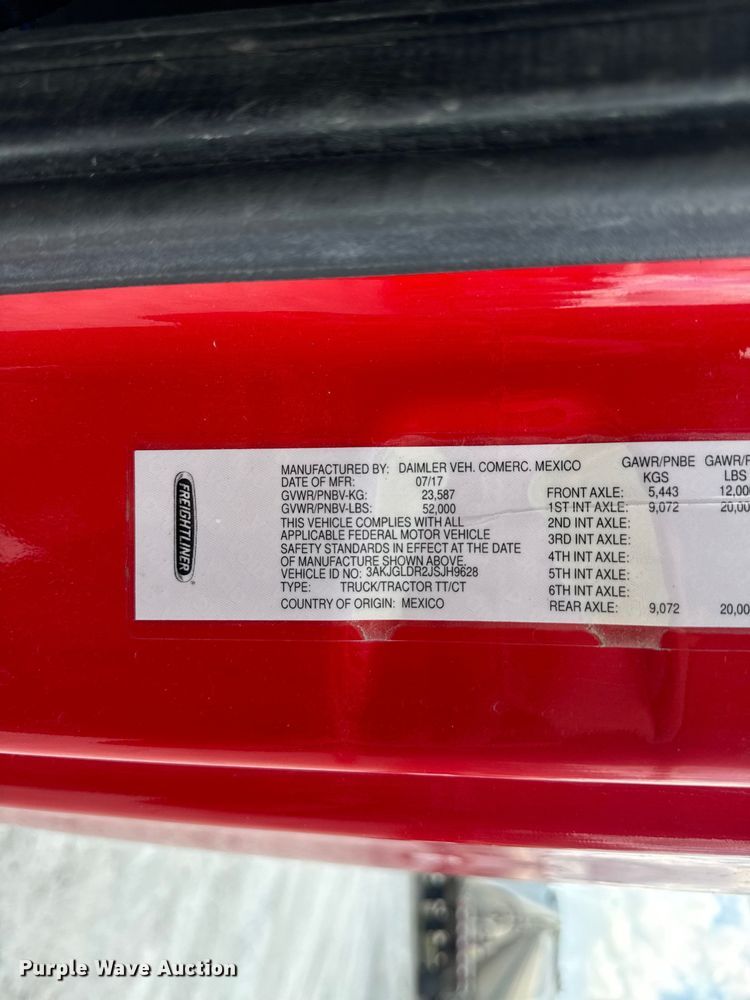 image for item FB9449 2018 Freightliner Cascadia semi truck