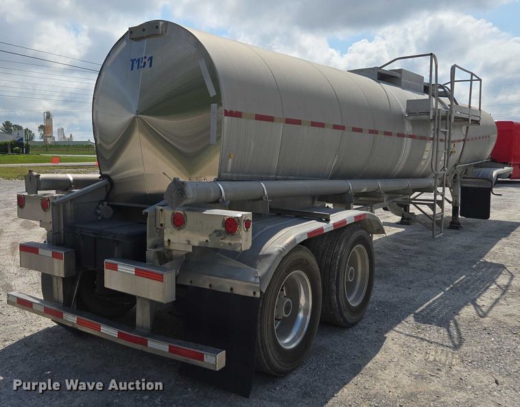 image for item FB9450 2006 Acro tank trailer