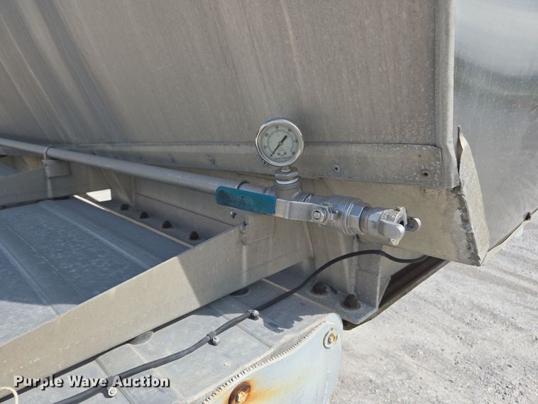 image for item FB9450 2006 Acro tank trailer