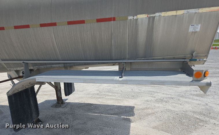 image for item FB9450 2006 Acro tank trailer