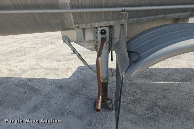 image for item FB9450 2006 Acro tank trailer