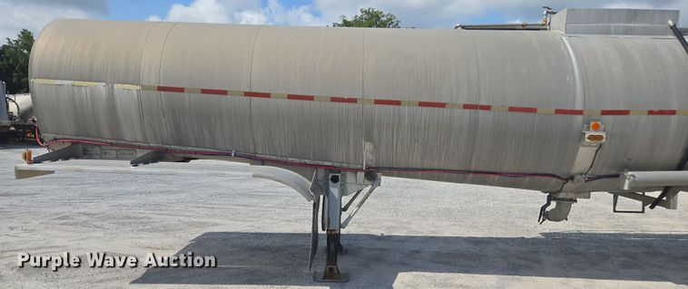 image for item FB9450 2006 Acro tank trailer