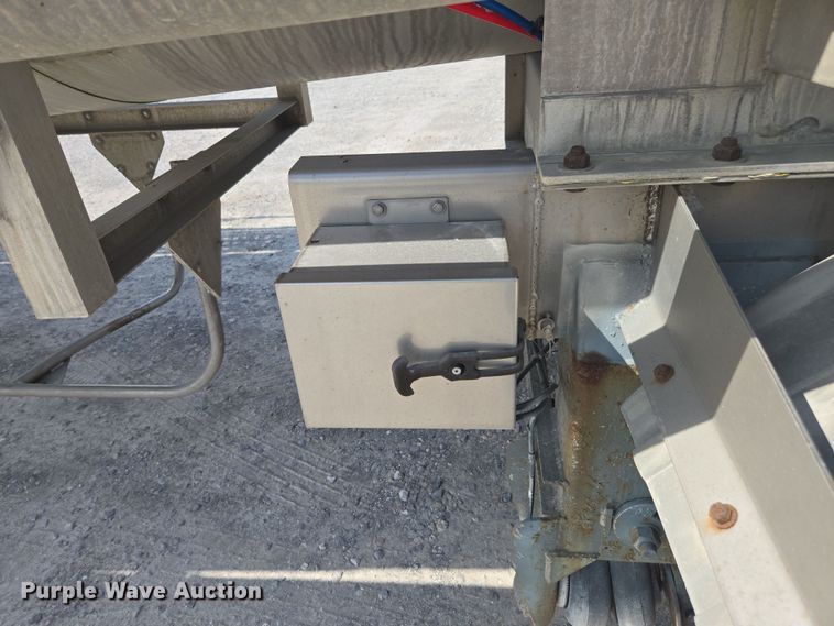 image for item FB9450 2006 Acro tank trailer