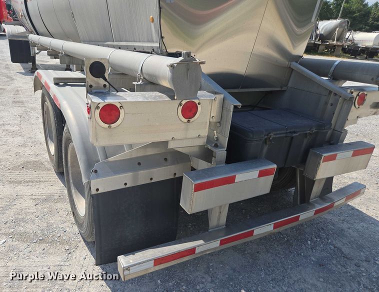 image for item FB9450 2006 Acro tank trailer