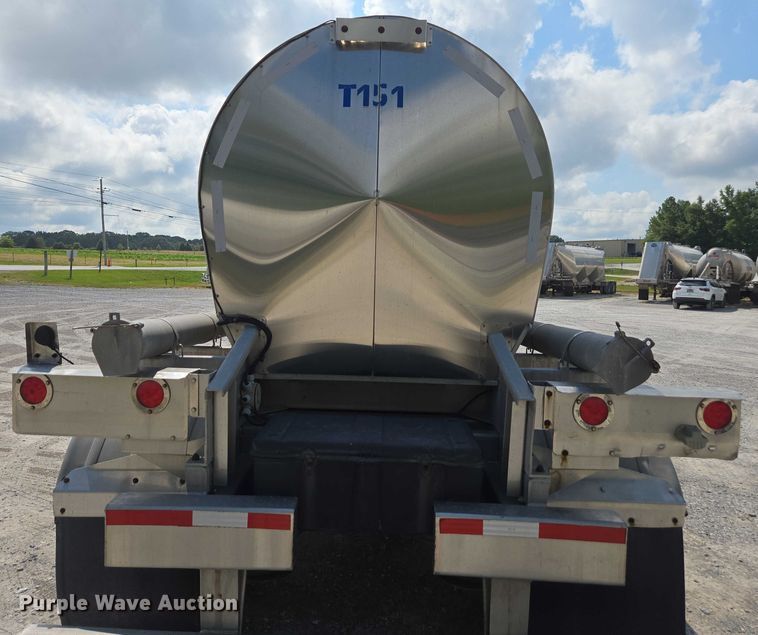 image for item FB9450 2006 Acro tank trailer