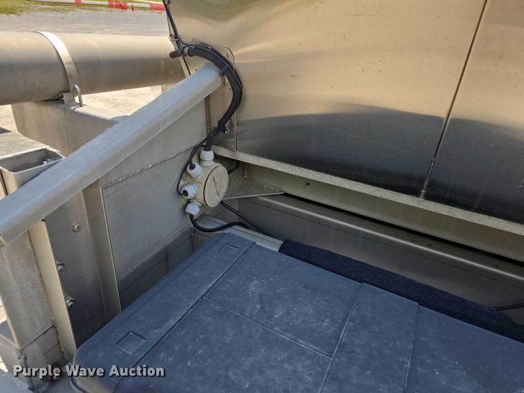 image for item FB9450 2006 Acro tank trailer