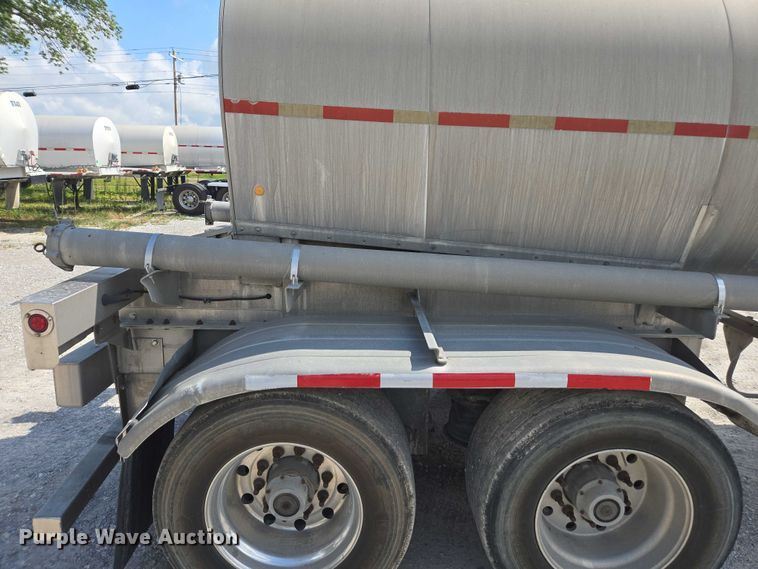 image for item FB9450 2006 Acro tank trailer