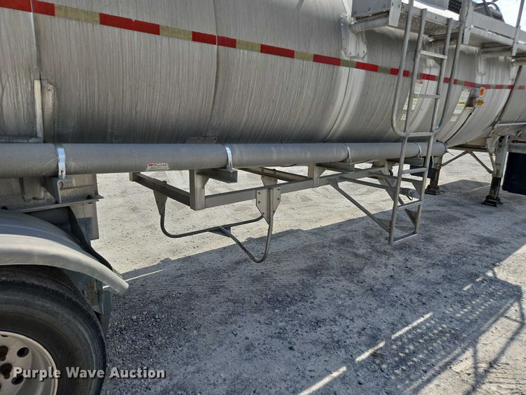 image for item FB9450 2006 Acro tank trailer