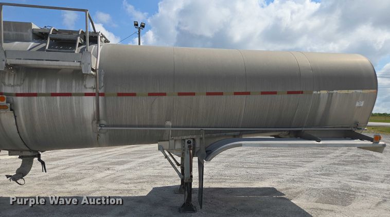 image for item FB9450 2006 Acro tank trailer