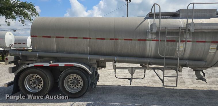image for item FB9450 2006 Acro tank trailer