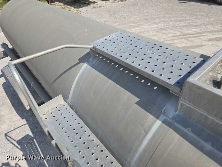 image for item FB9450 2006 Acro tank trailer