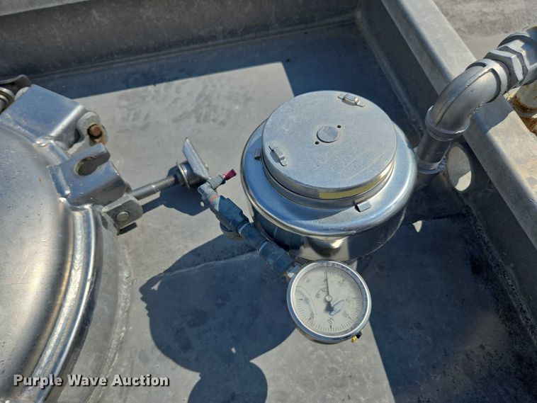 image for item FB9450 2006 Acro tank trailer