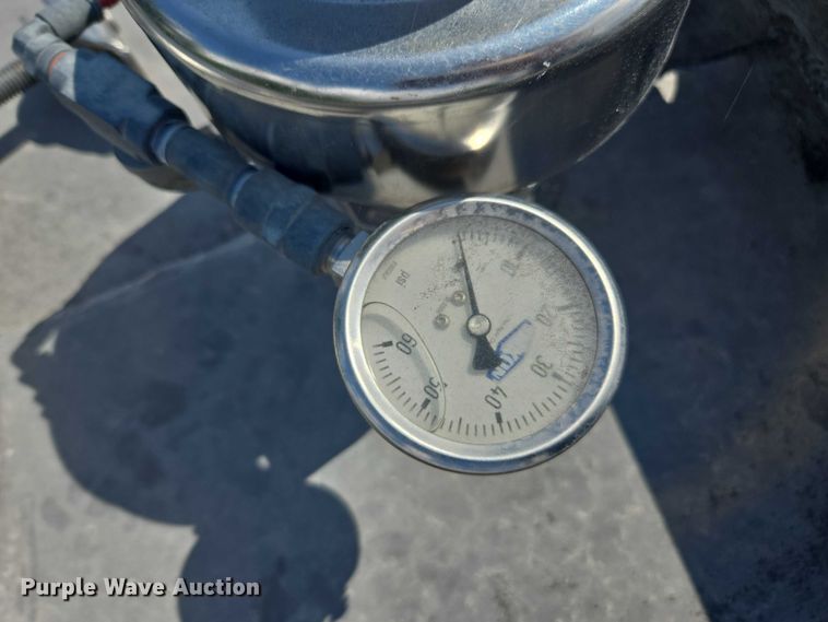 image for item FB9450 2006 Acro tank trailer