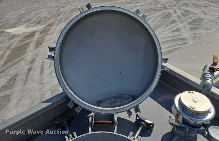 image for item FB9450 2006 Acro tank trailer