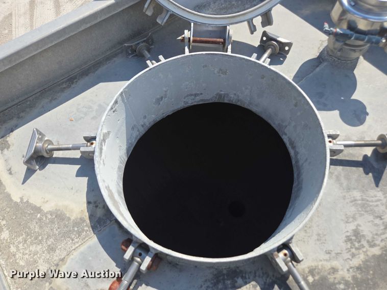 image for item FB9450 2006 Acro tank trailer