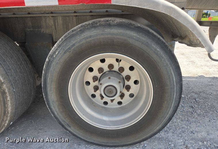 image for item FB9450 2006 Acro tank trailer