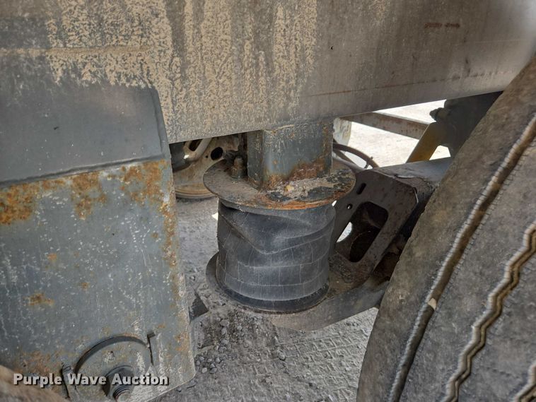 image for item FB9450 2006 Acro tank trailer