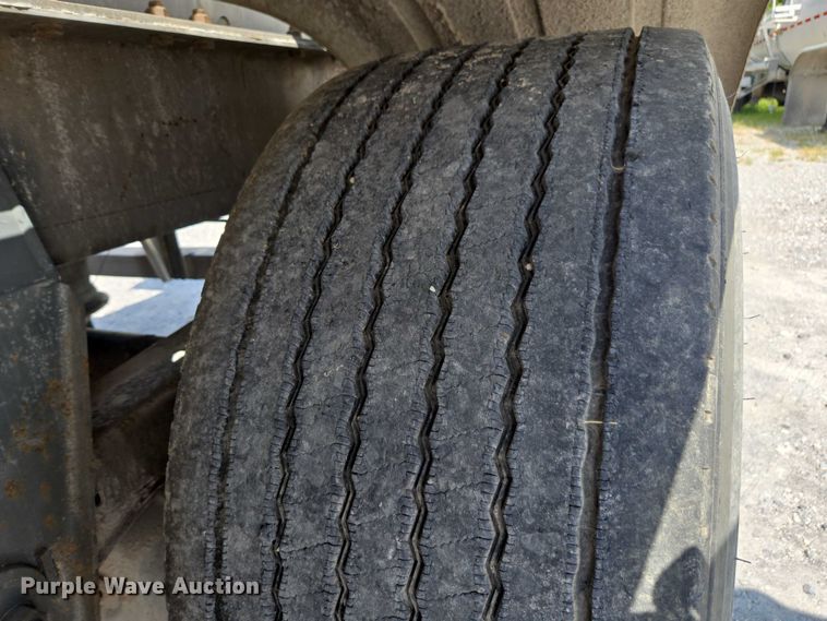 image for item FB9450 2006 Acro tank trailer