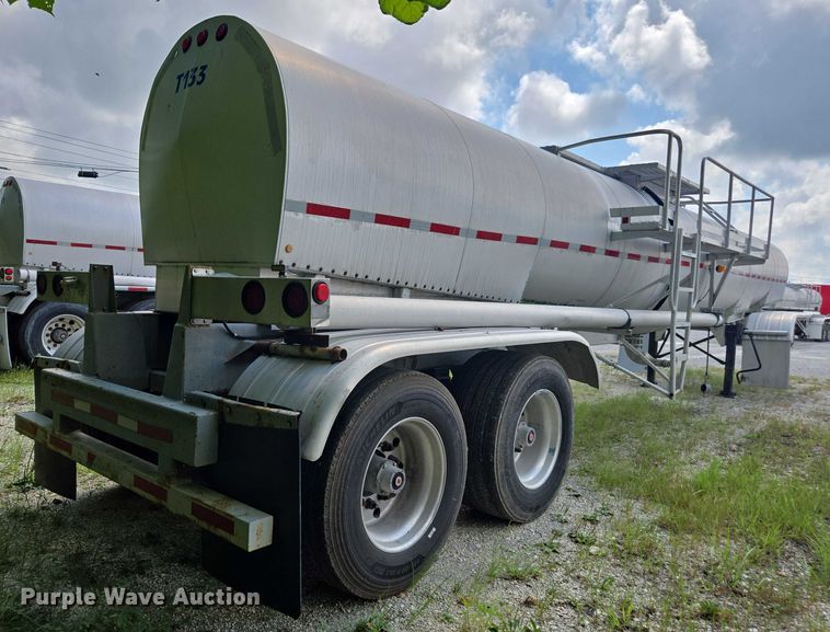 image for item FB9451 1999 Polar tank trailer